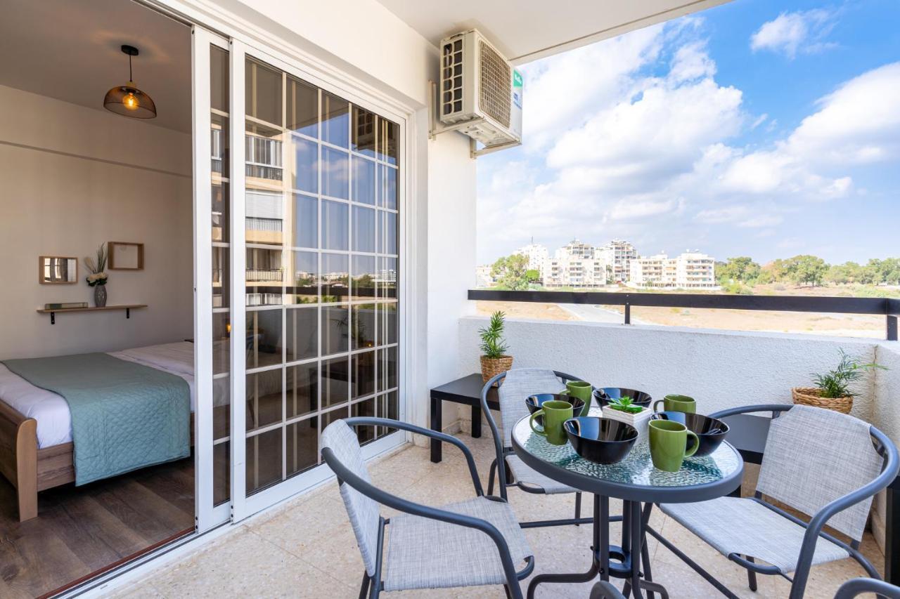 Araminta 2-Bedroom Apartment In Larnaca Exterior photo